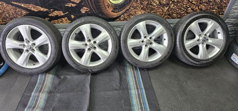 Vauxhall Genuine Astra 17 alloy wheels + 4 x tyres 215 50 17