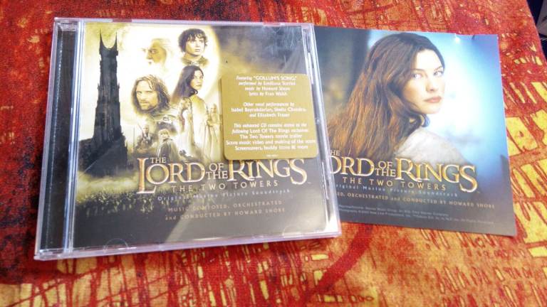 LORD OF RINGS TWO TOWERS CD AND FILM CARD BOOKLET UNPLAYED