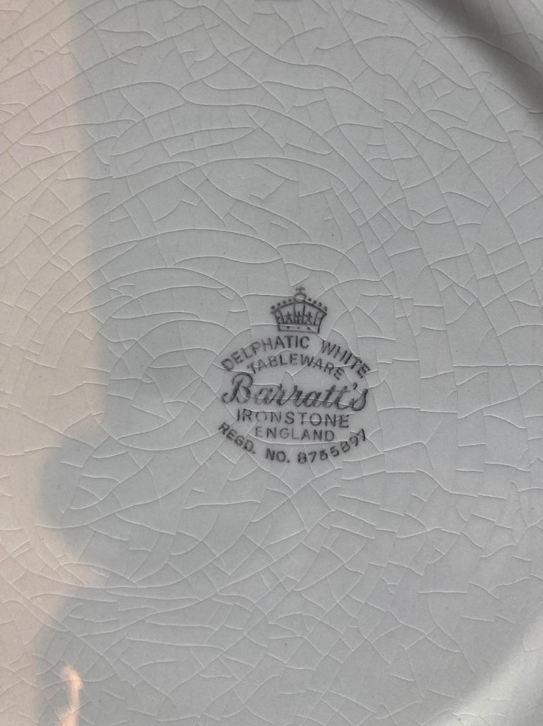 Set of 10 vintage white & gold dinner plates