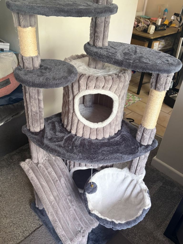 Brand New Ivy Pet & Home Cat Tower – Collection Only