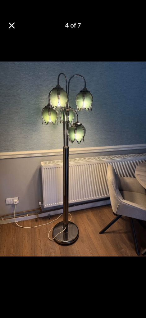 Vintage Hollywood Regency style lotus lamp.