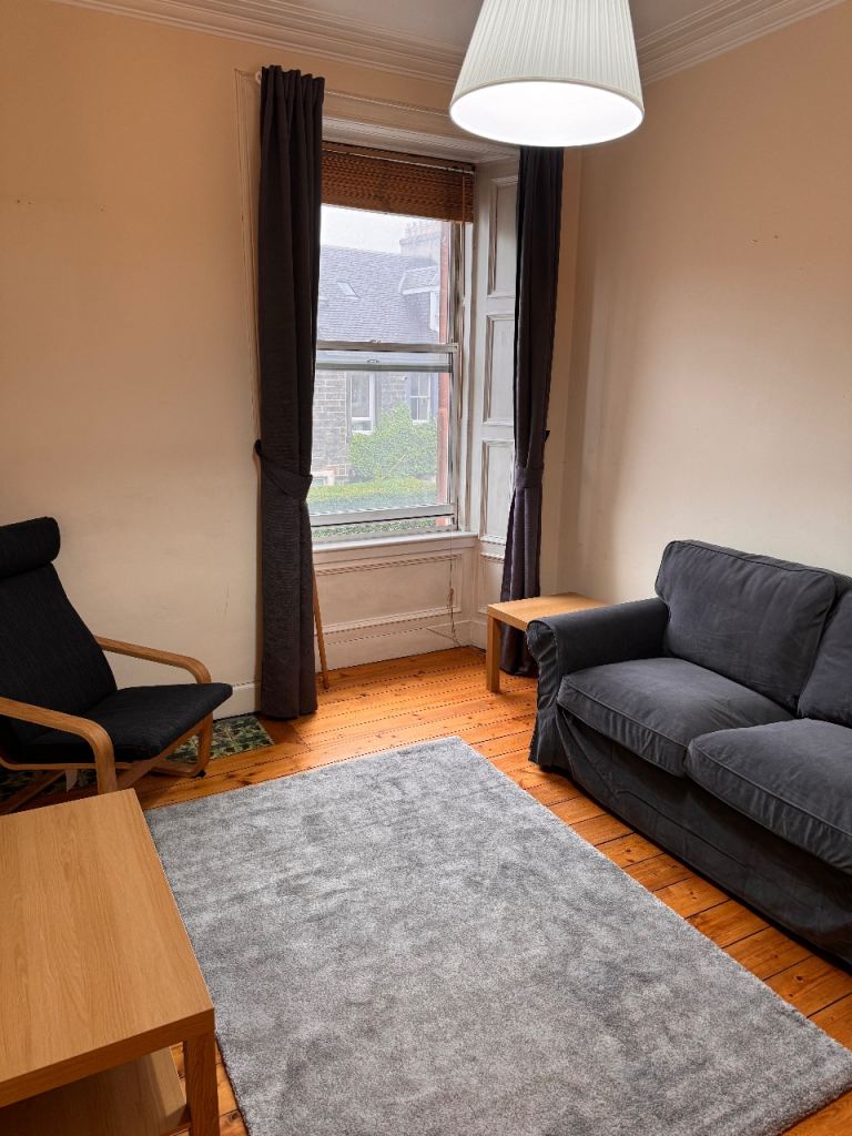 Leith Links, 2 bed flat, immediately available, gas heating, dbl glazing. £1200 per month