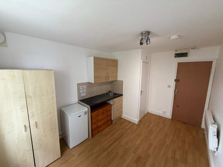 BENEFITS ACCEPTED - Studio Flat Available in Seven Sisters Haringey N17