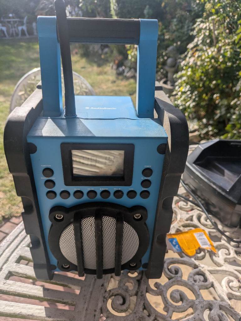 Audiosonic radio like new