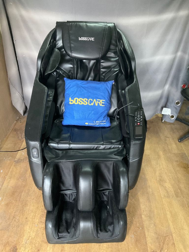 BOSSCARE Zero Gravity Full Body Massage Chair,