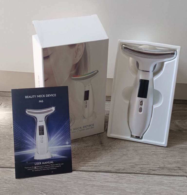 Face and neck massager 