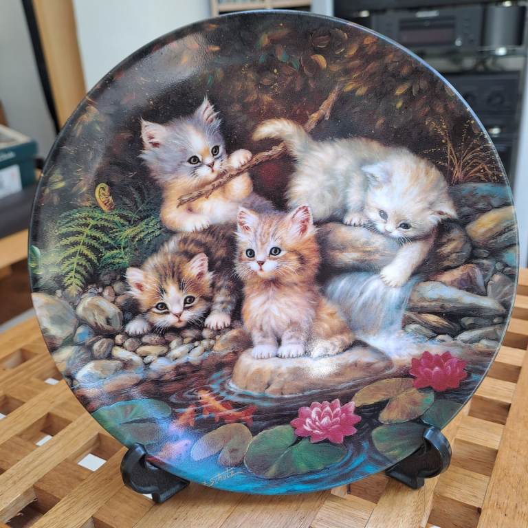 'Kittens' porcelain plate (1996)