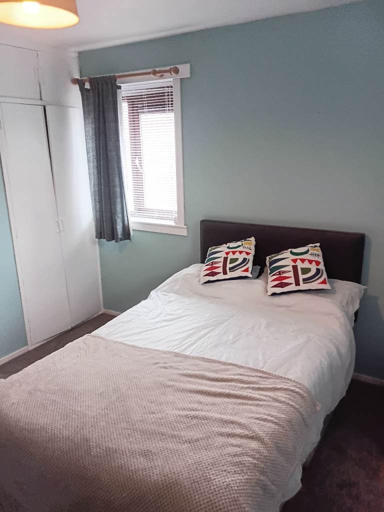 Double bedroom to rent in family home