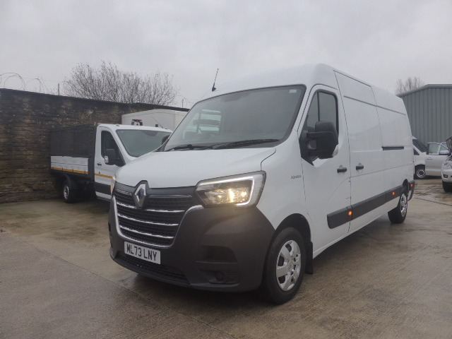 2024 Renault Master LM35 Blue dCi 135 Advance Medium Roof Van L3 H2 PANEL VAN Diesel Manual