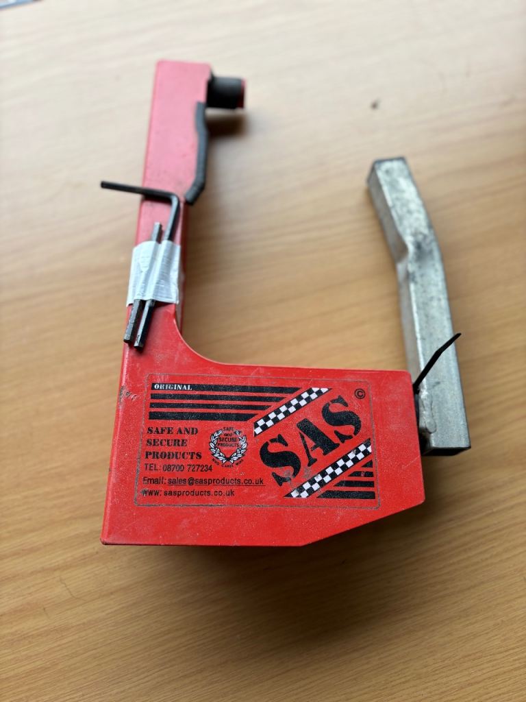 SAS wheel clamp