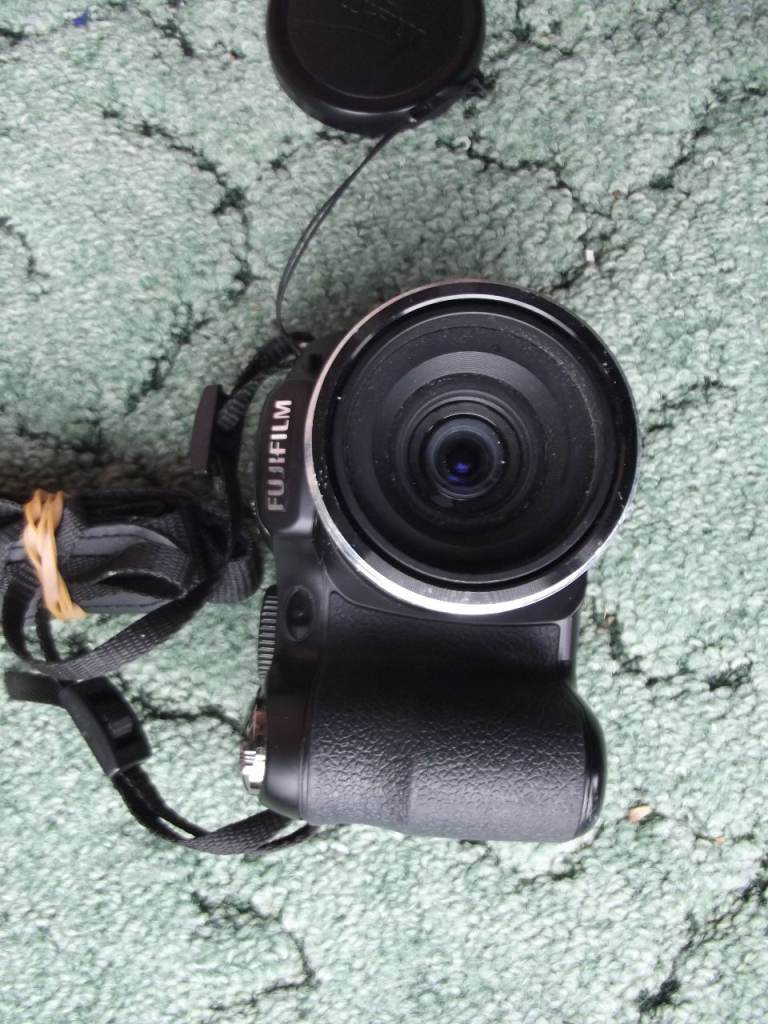 Fujifilm Finepix s 2980  14 mp Digital camera with case