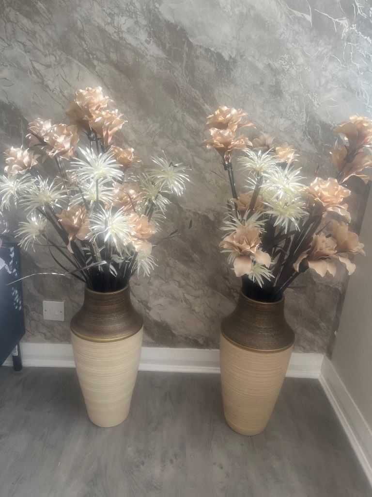 Pair of Large Decorative Vases with Artificial Flowers – Good Condition