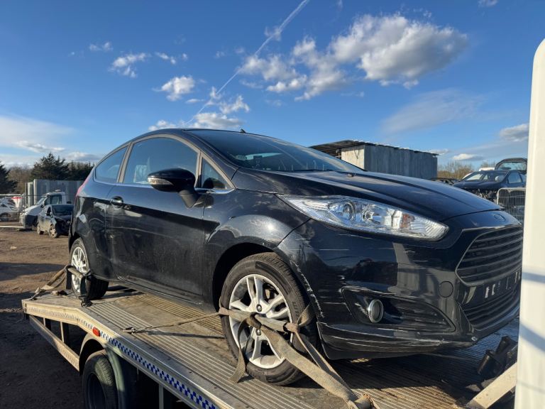 Ford fiesta mk7.5 2 door 1.0 eco boost 2015 black BREAKING FOR PARTS 