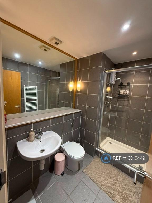 2 bedroom flat in Lee Circle, Leicester, LE1 (2 bed) (#3016449)