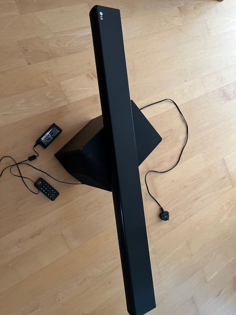 Soundbar and subwoofer lg with remote and power cables