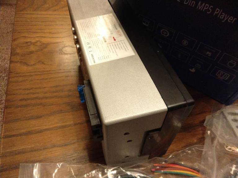 Car Stereo With mirror Link. Bluetooth. Reverse camera and more. New