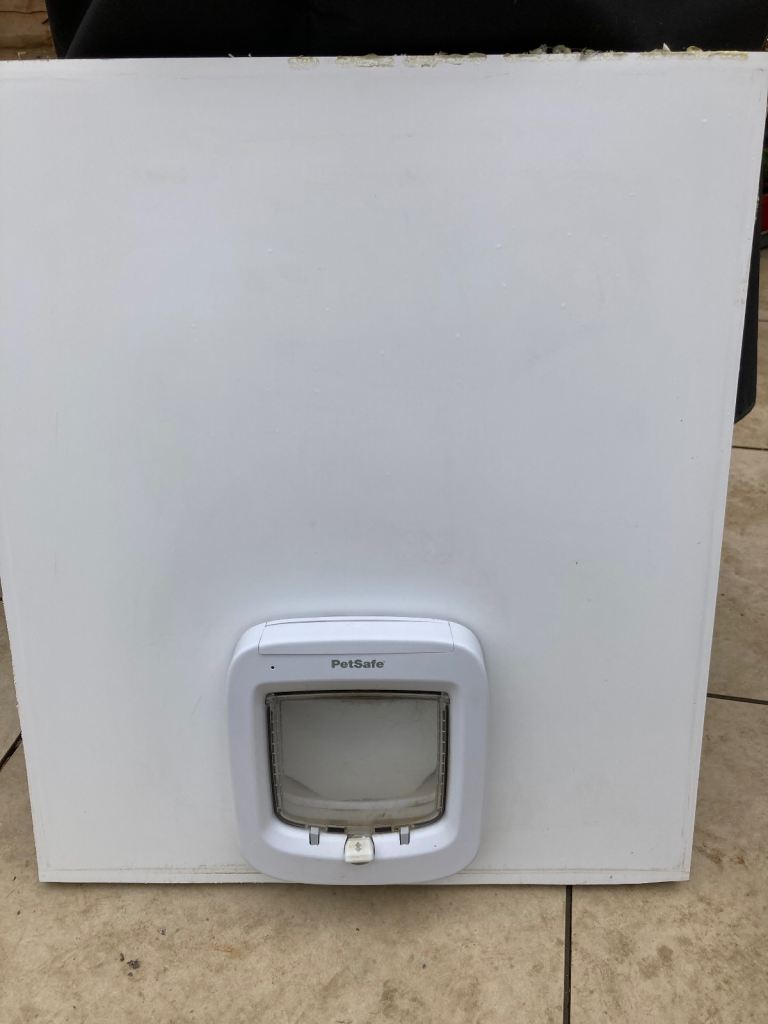 PetSafe Cat Flap in White Door Panel – Good Condition