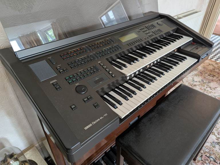 Yamaha EL60 organ