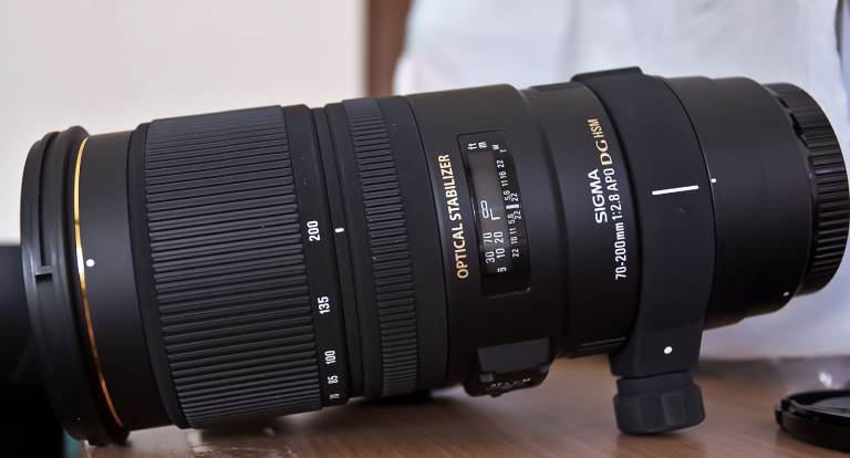 Sigma 70-200mm f/2.8 APO DG OS HSM Lens NIKON MOUNT – EXCELLENT Condition