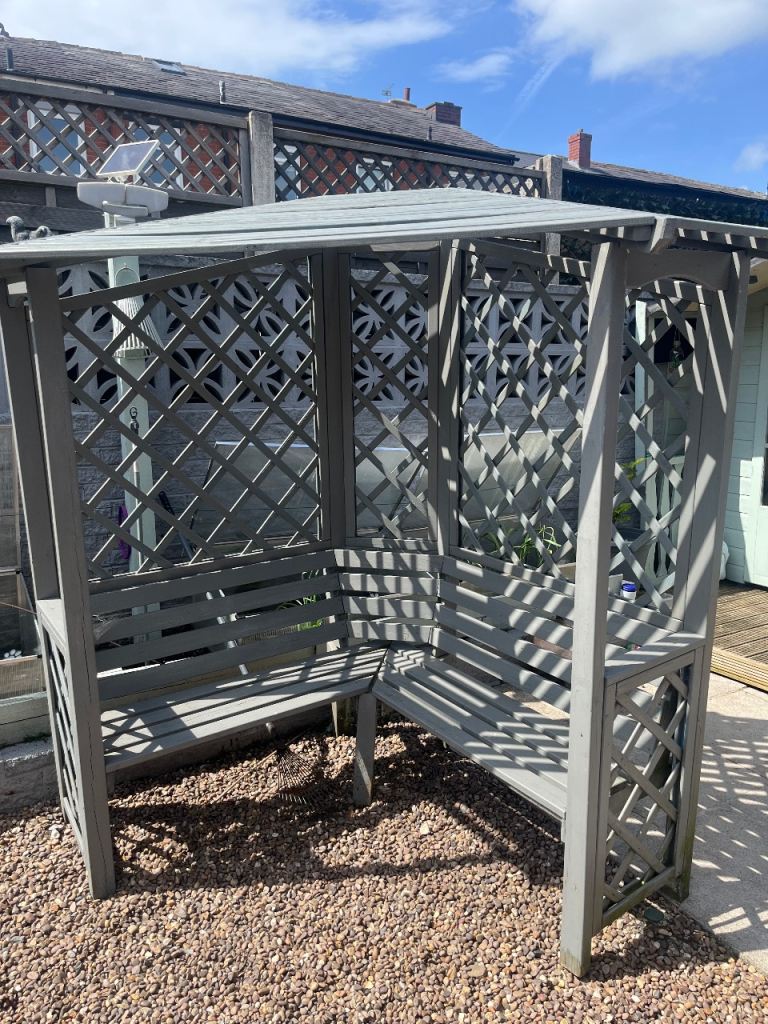Corner wooden garden pergola 