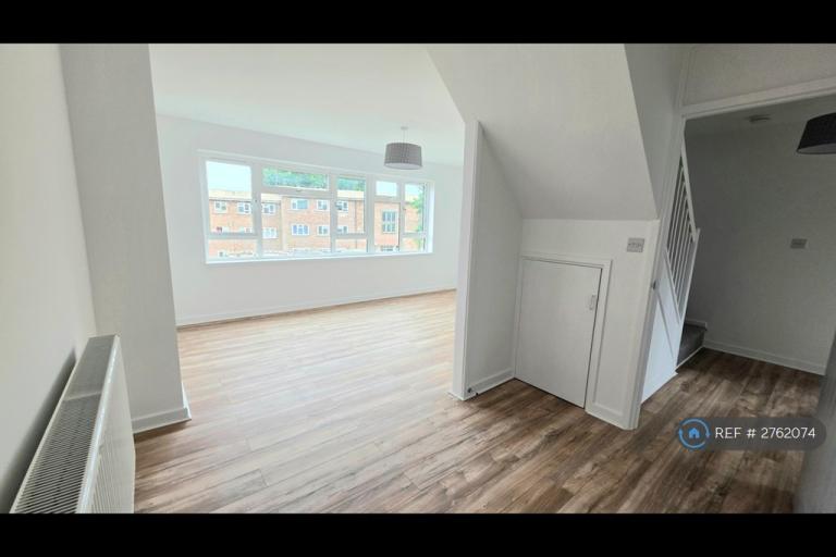 3 bedroom flat in Bullfield Avenue, Coventry, CV4 (3 bed) (#2762074)