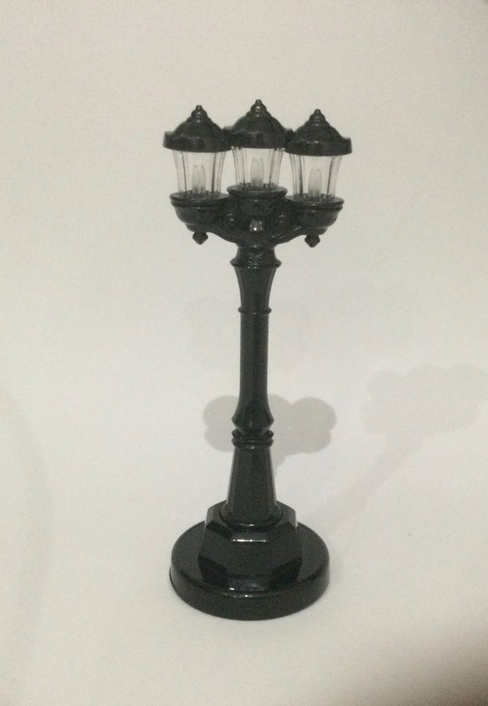 Sylvanian Families Dolls House Victorian style Street Lamp- lights up