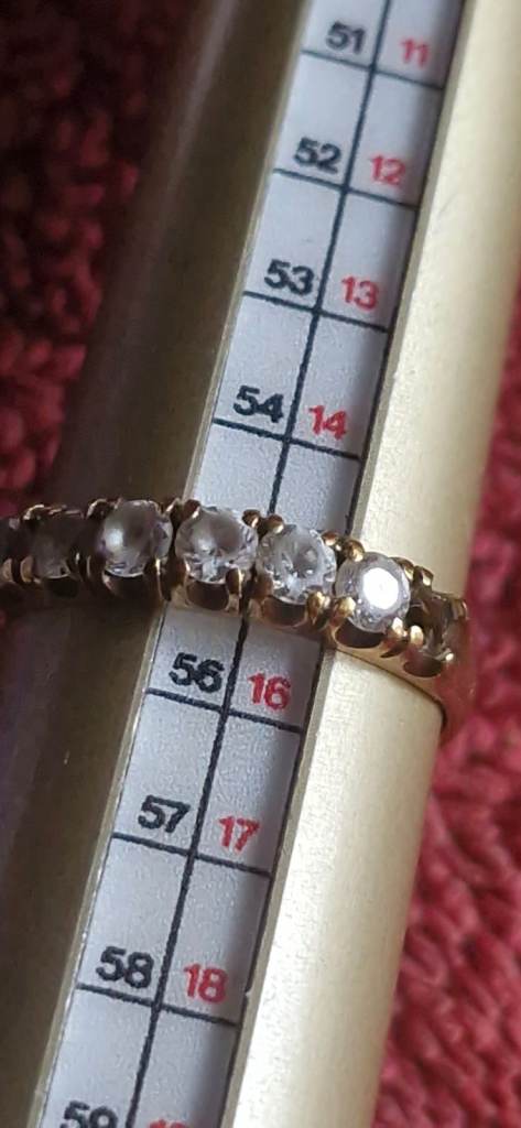 9ct carat gold ring set with white stones