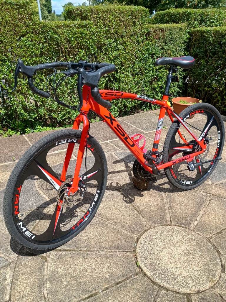 XDS road bike virtually brand new 