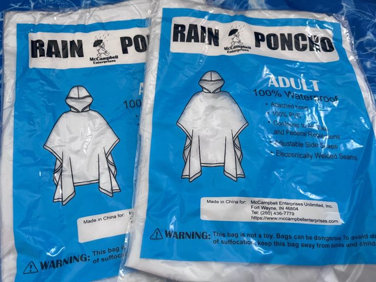 2 x adult rain ponchos. Perfect for Disney, theme parks, camping etc 