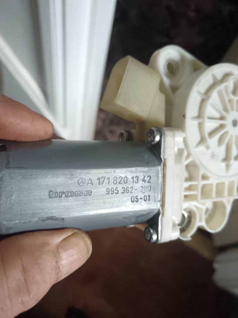 Mercedes SLK LH window motor 
