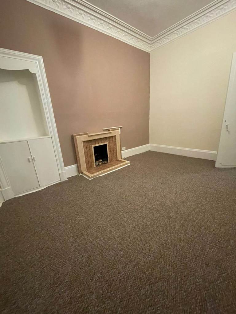 First Floor Flat in Shawlands, 1 Up