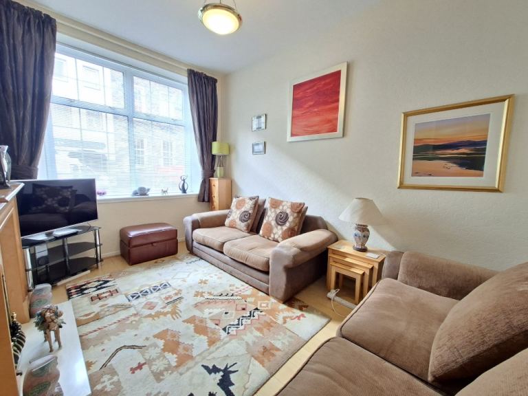 1 bedroom flat in Canongate, Old Town, Edinburgh, EH8 8BQ