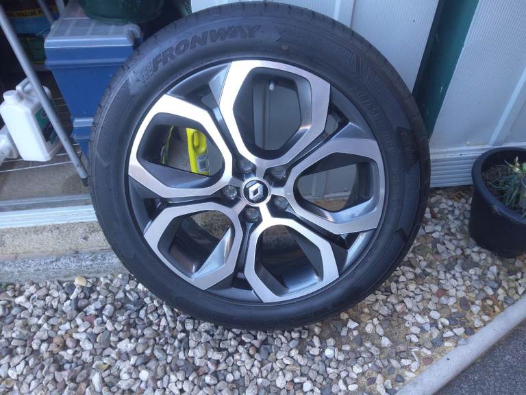 Renault captur 18 inch alloy wheel