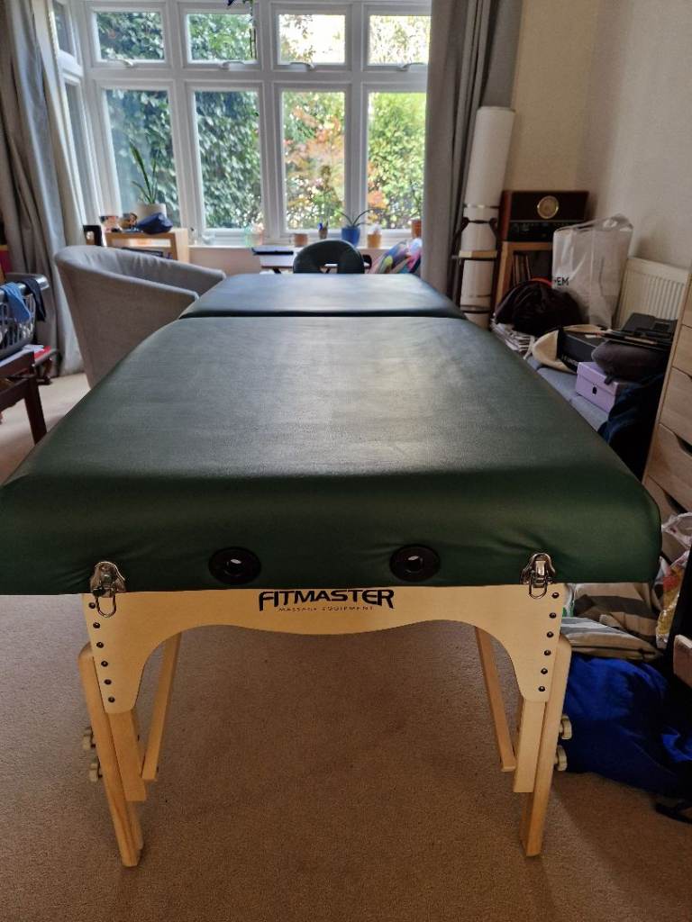 Foldable massage couch