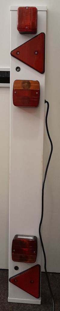 🧲 For Sale: Used Halfords Wide Trailer Lighting Board Light Bar Trailer – Long Cable – £15 (Firm)