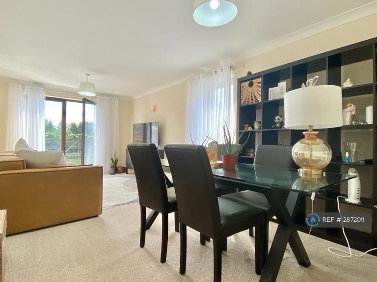 2 bedroom flat in Beatty Court, Cardiff, CF10 (2 bed) (#2872011)