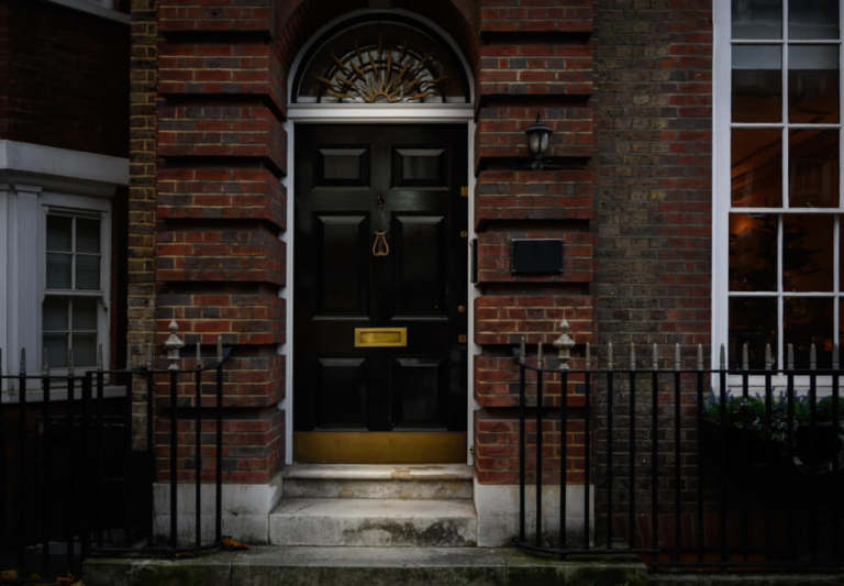 *Victoria* Private Serviced Offices: Units from 4 to 90 desks for rent SW1