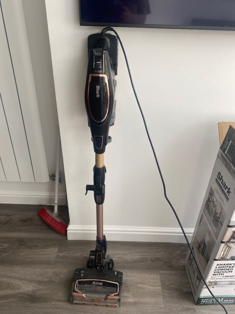 Shark Vacuum Cleaner Model HV390UKT
