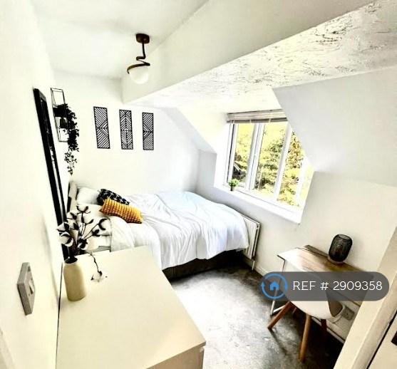1 bedroom in Ashbourne Road, London, CR4 (#2909358)