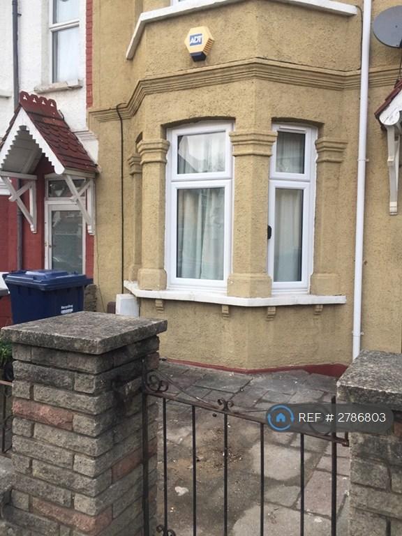 4 bedroom house in Montagu Road, London, NW4 (4 bed) (#2786803)