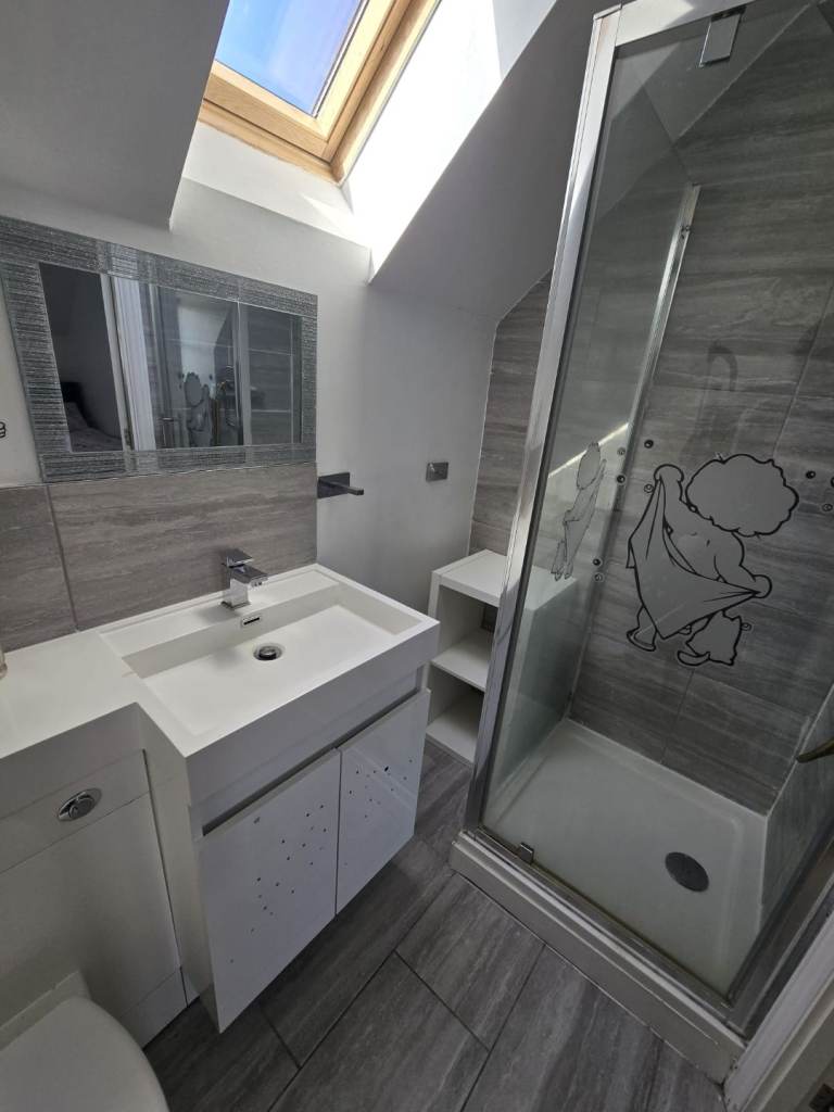 Double bedroom for rent in share house 