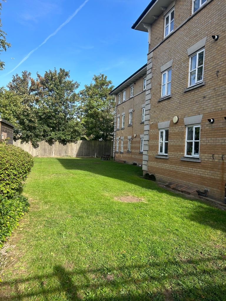 One bedroom GFF in Romford To Central London 