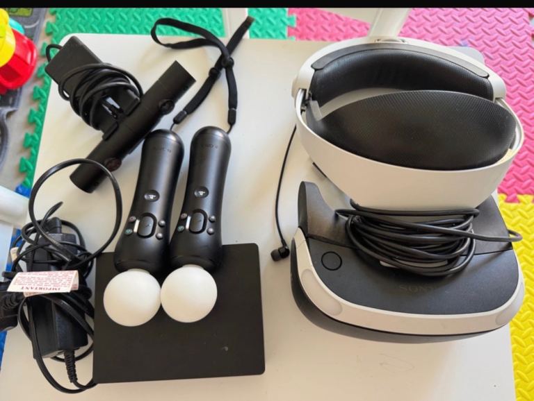 PlayStation VR headset+ 3x VR games bundle !!