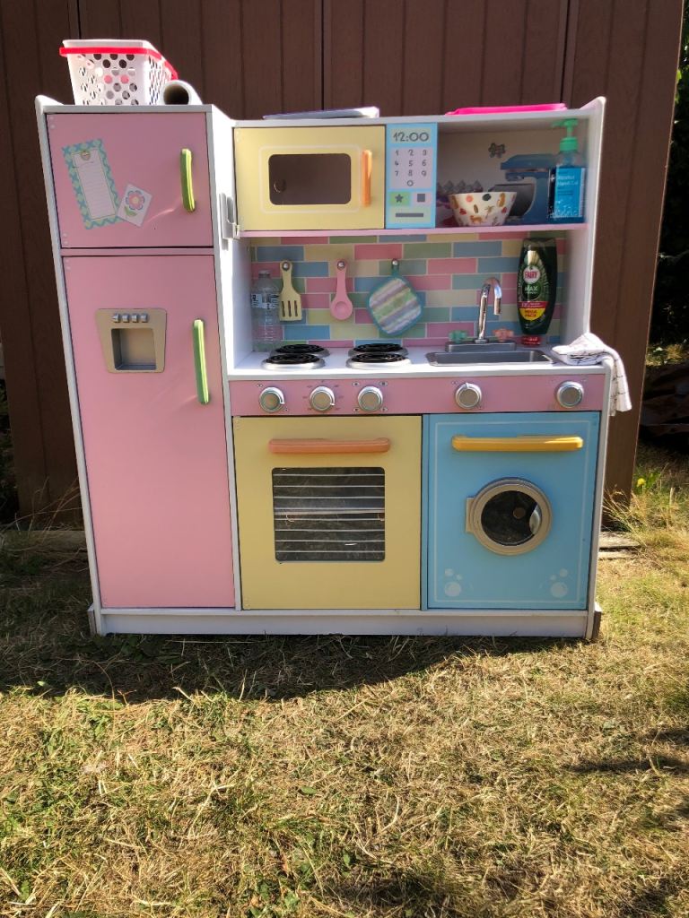 wood play kitchen