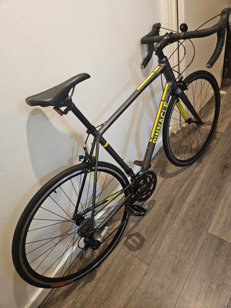Pinnacle laterite 1 2022 road bike . Specialized,  trek , cannondale,  giant