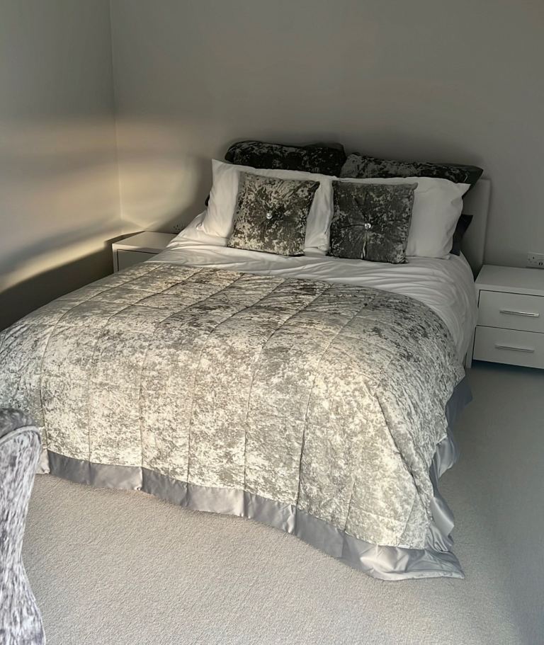 Silver Crushed Velvet Duvet Set & cushions set