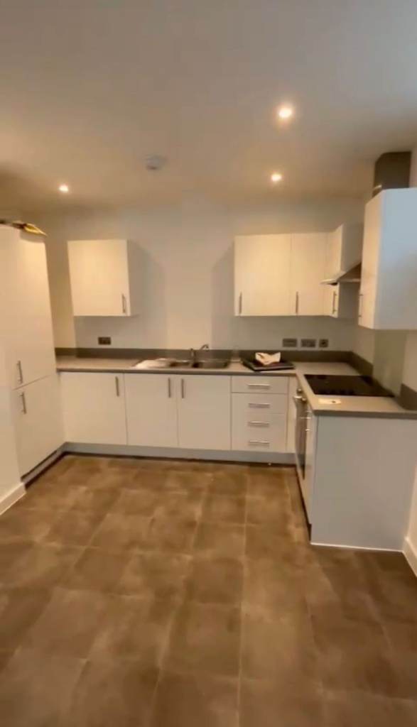 Spacious Room for Rent – Hulme, Manchester (M14 4BG)