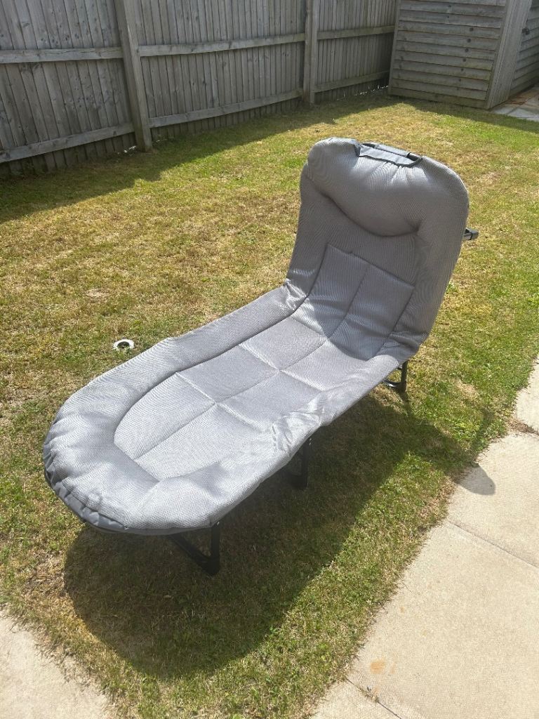 Brand New Foldable Outdoor Sun Lounger Recliner w/ Side Pocket