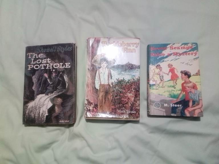 3 vintage very collectable books, Huckleberry Finn, the lost posthole and seven Seamps solve