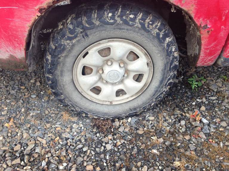 TOYOTA HILUX HL2 SET OF 4 STEEL WHEELS GOOD CONDITION 2014. 